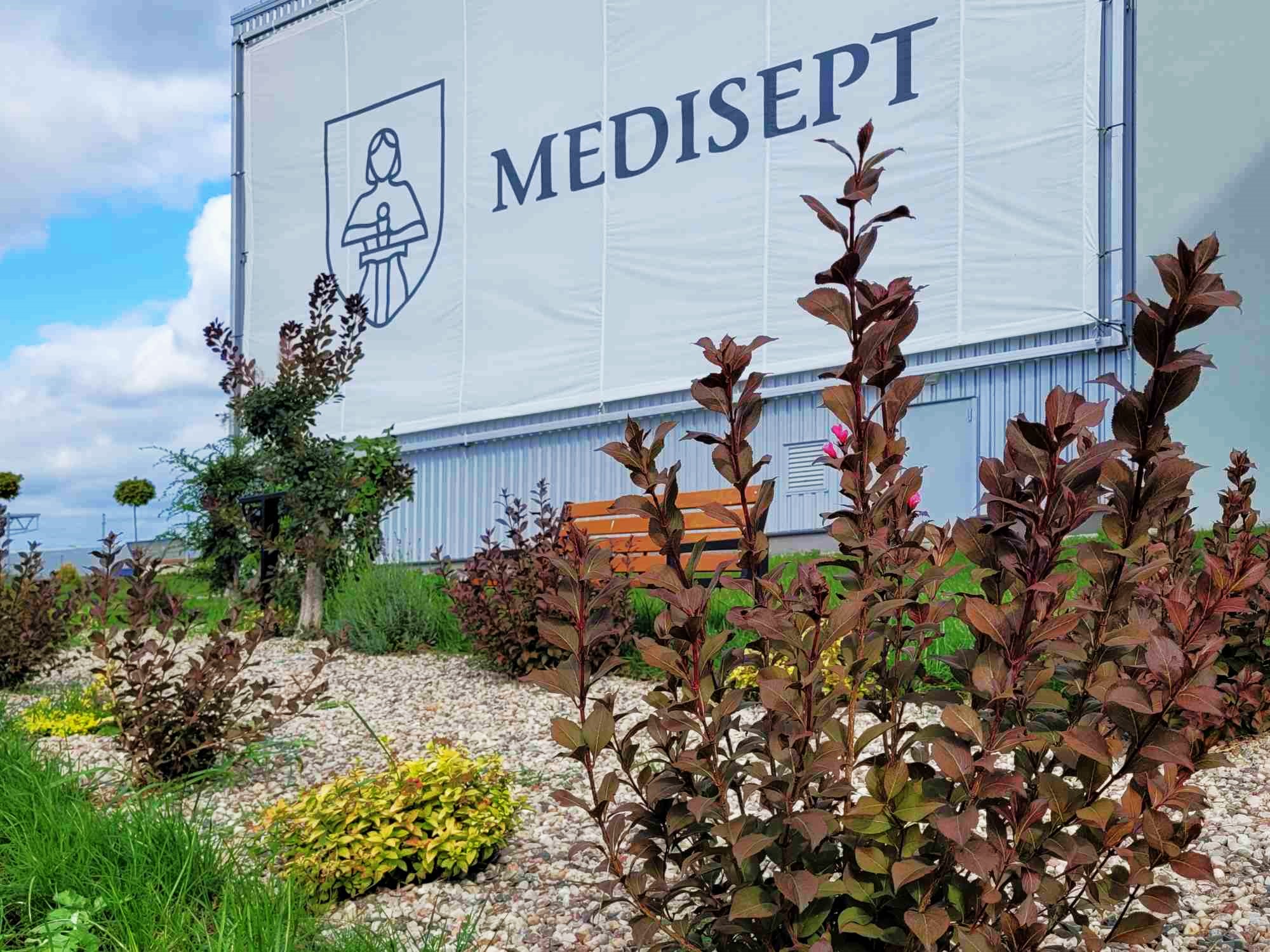 Zieleń przy siedzibie firmy Medisept na Spiessa
