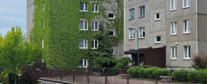 Ściana bloku na Nowowiejskiego 1