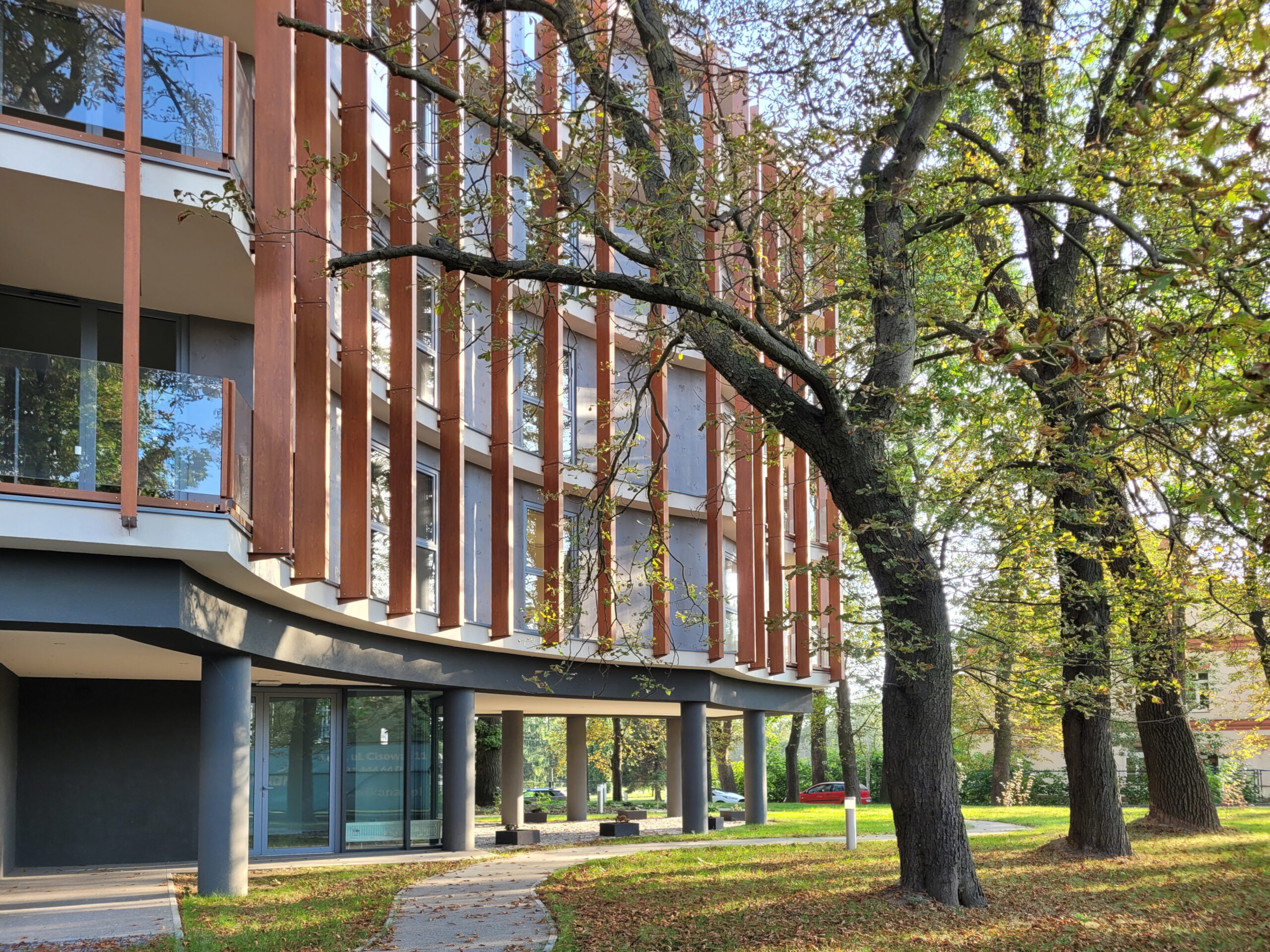 Osiedle Wikana wśród drzew na Kraśnickich