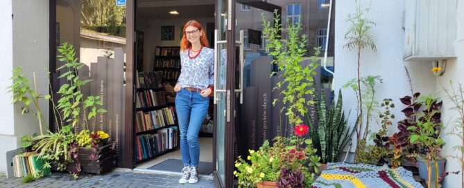 Antykwariat zazielenia podwórko na Krakowskim Przedmieściu