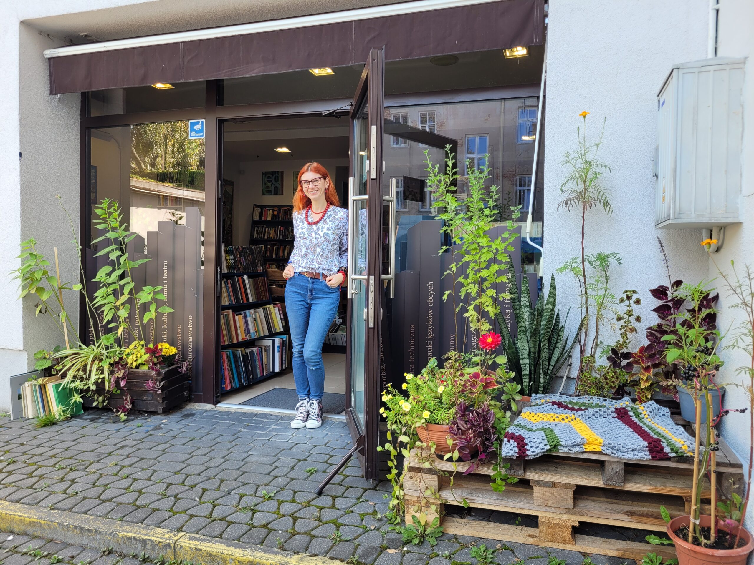 Antykwariat zazielenia podwórko na Krakowskim Przedmieściu