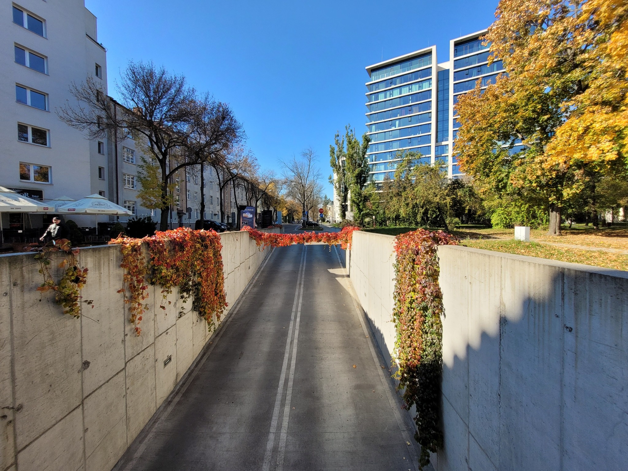 Wjazd na parking w CSK