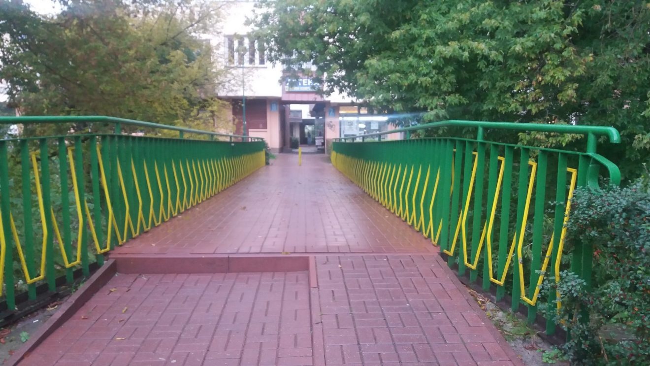 Ładne mostki nad Czerniejówką przy Kościelnej