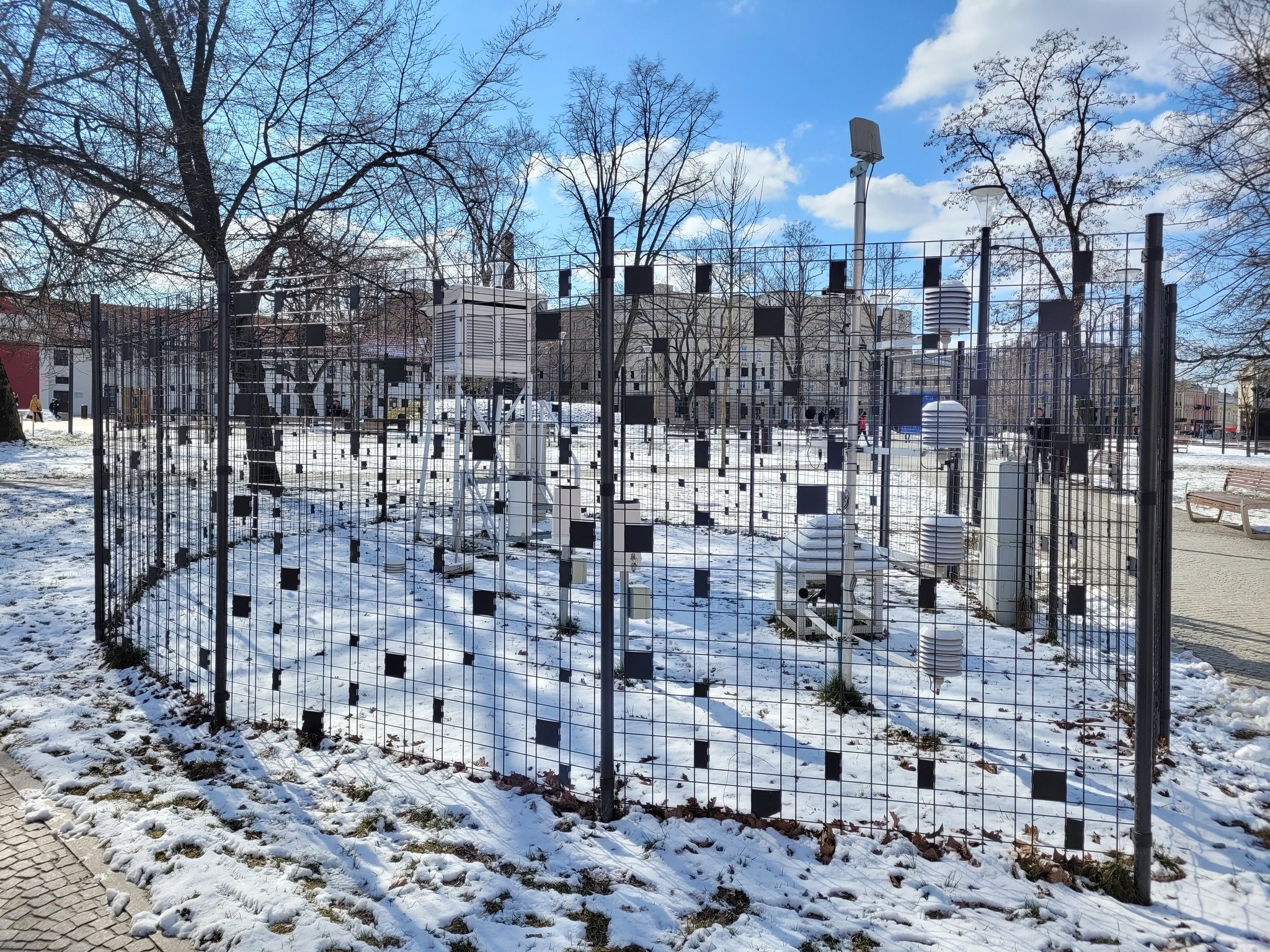 Ogrodzenie stacji meteo na Litewskim