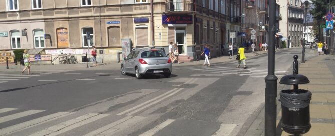 Skośne przejście dla pieszych na Staszica