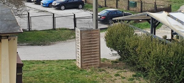 Zasłonięty śmietnik przy Wyżynnej