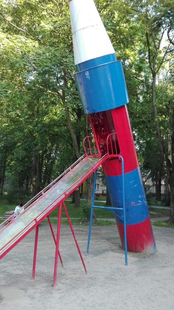 Zjeżdżalnia Rakieta na os. Mickiewicza LSM