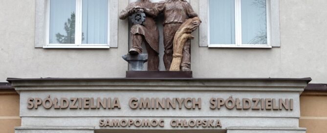 Rzeźba Samopomocy Chłopskiej przy Długiej