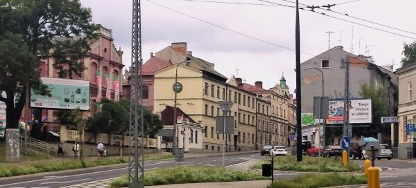 Łąka w miejscu krzyżowania się ulic.